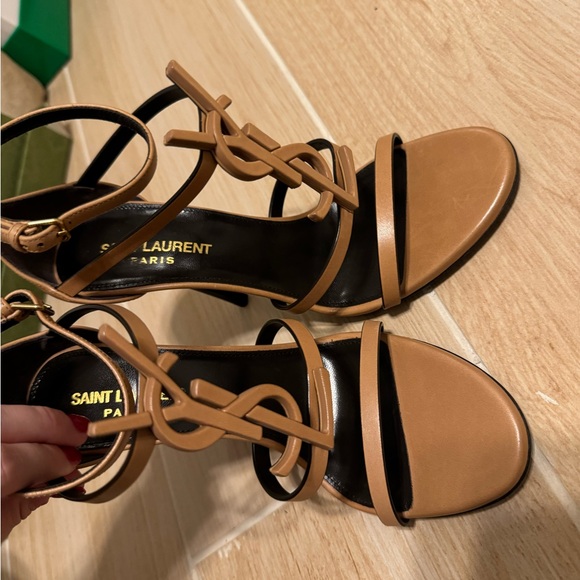 NIB Saint Laurent
Cassandra Sandals in Smooth Vegetable-tanned Leather size 36.5 - Picture 6 of 8